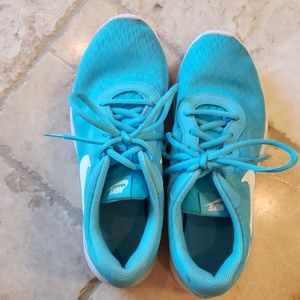 Nike Tanjun tennis shows